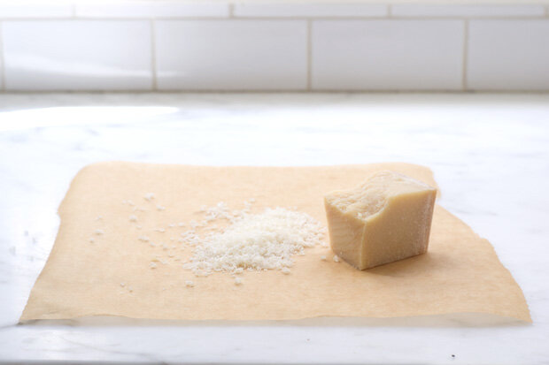 В этом рецепте не обойтись без пармезана, он придает особый вкус нашей закуске