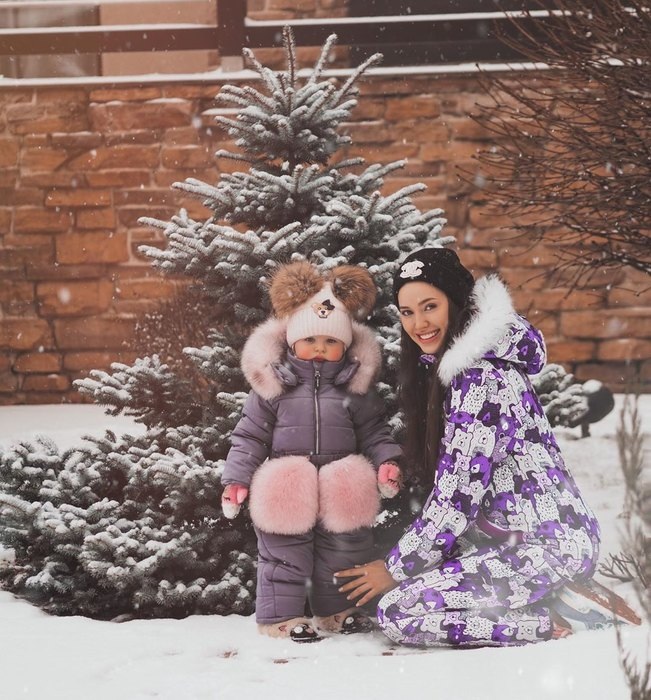 Анастасия с дочерью 