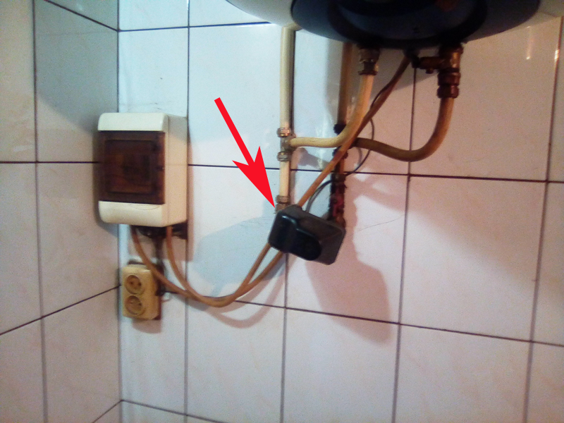 Реле давления установленное непосредственно в линию водопровода