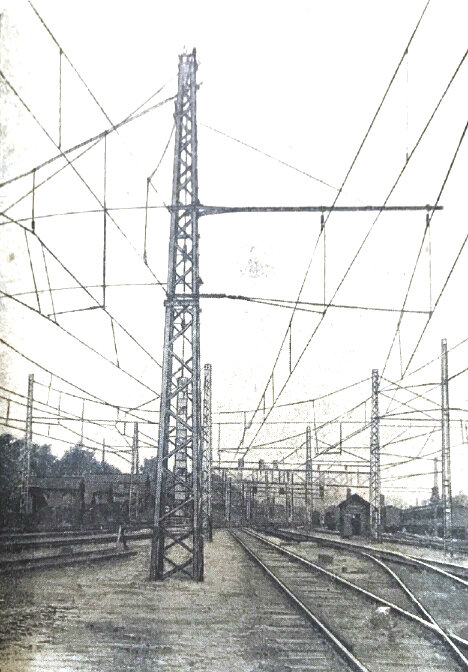 Металлическая опора на станции Лосиноостровская