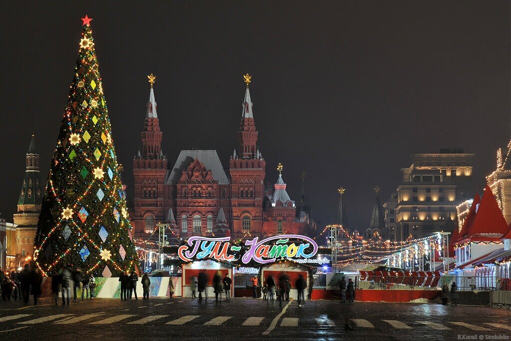 Новогодняя работа москвы. Елка в Москве 2019 на красной площади. Елка в Москве на красной площади. Новогодняя красная площадь. Новогодняя елка на красной площади