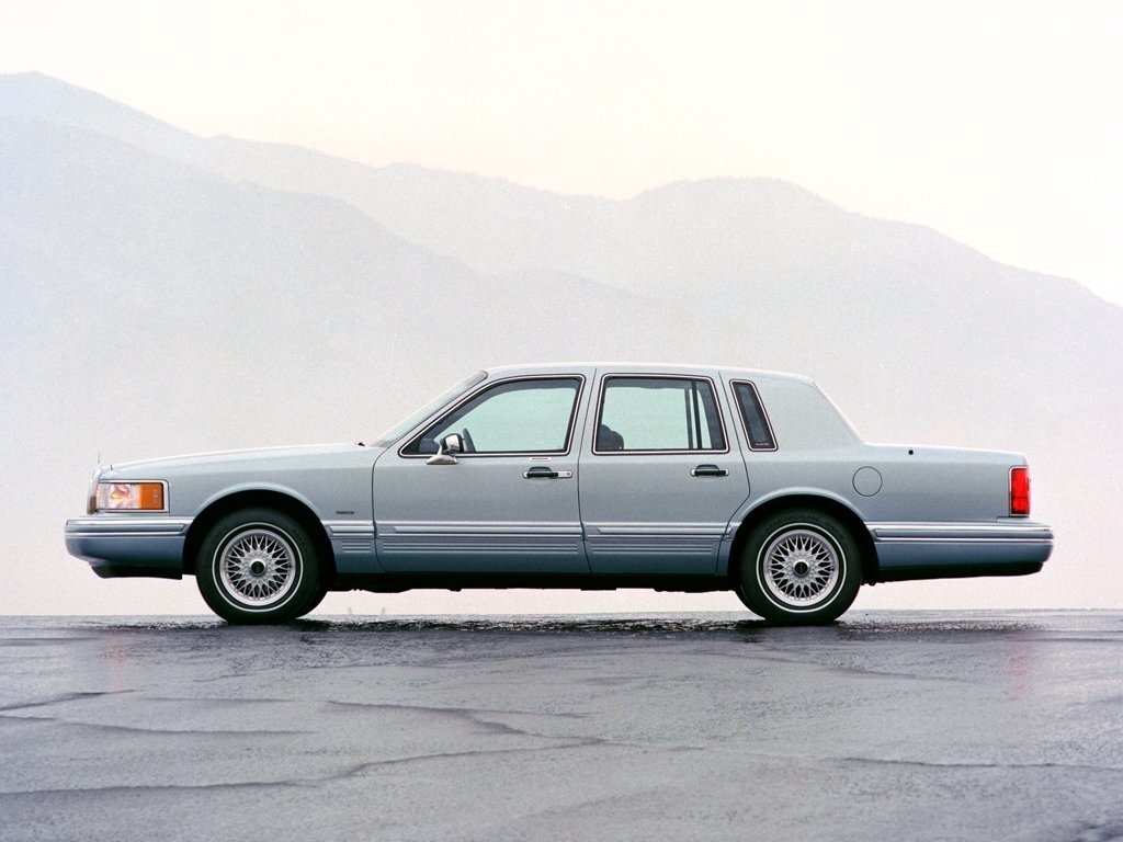 Lincoln Town Car 2