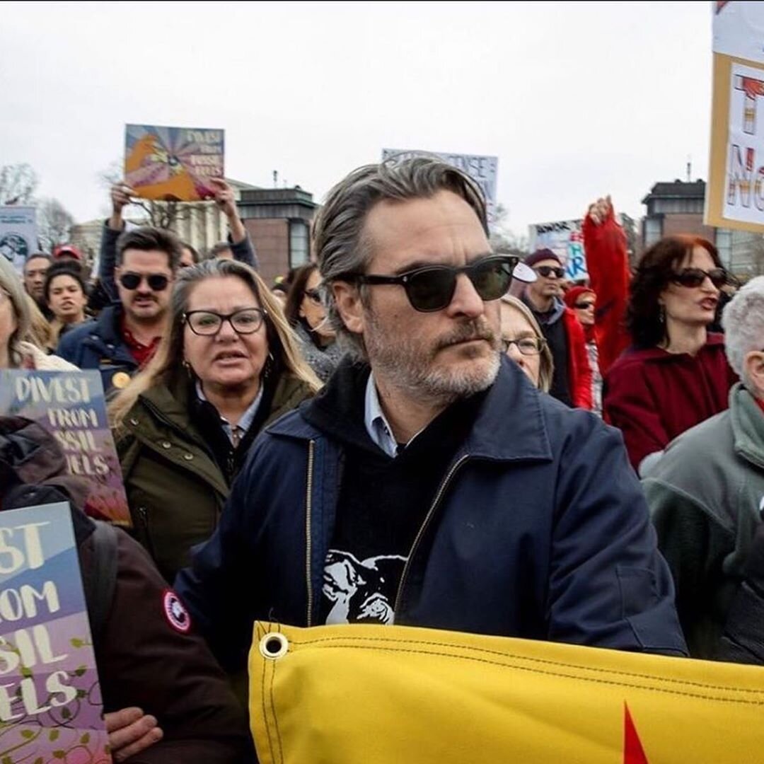 Хоакин Феникс на акции протеста