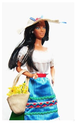 Первой в этой серии была выпущена Итальянская Барби. В настоящее время не выпускается. Фото ?