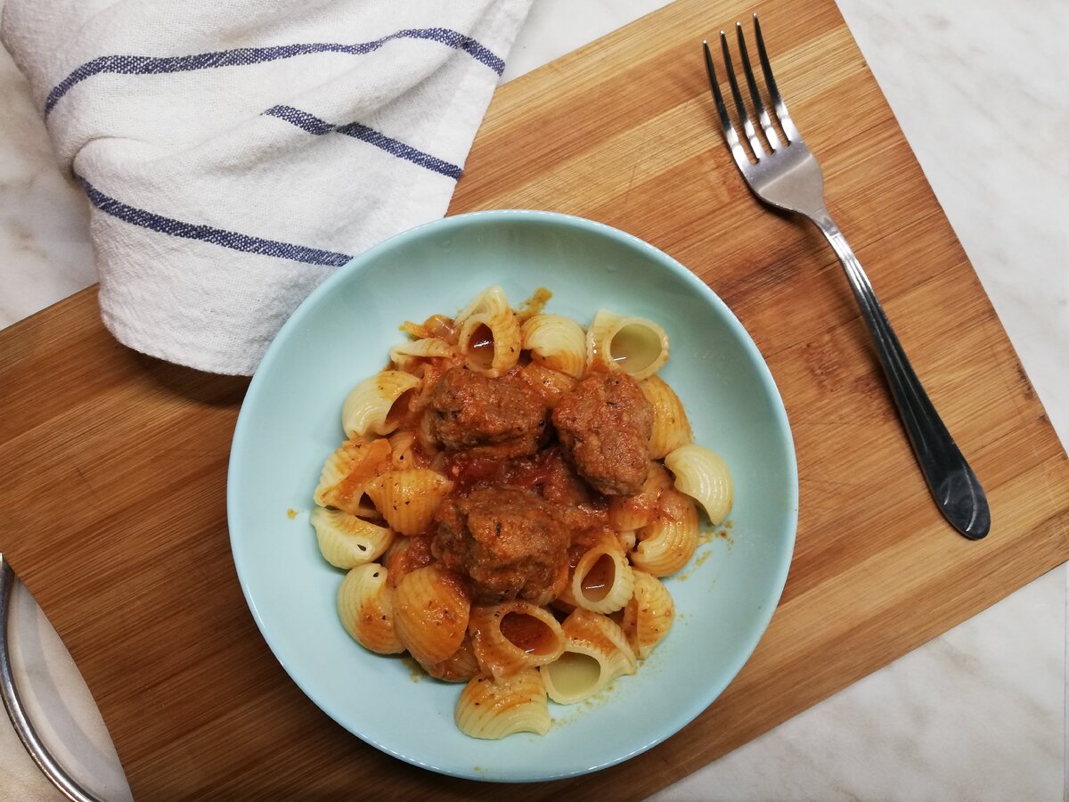 Фрикадельки как у шведов в томатном соусе. Просто, вкусно и быстро |  Мужчина у плиты | Дзен