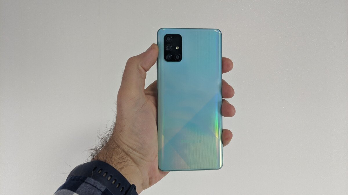 Galaxy A71 сзади
