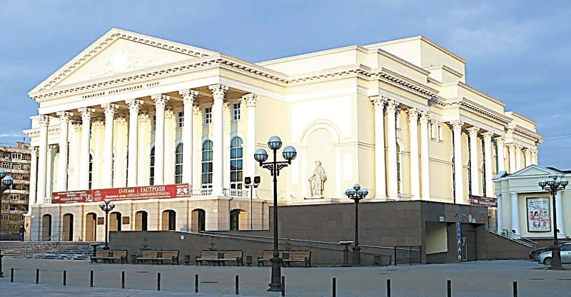 To the wife of the director dismissed with scandal the Tyumen theaters found new