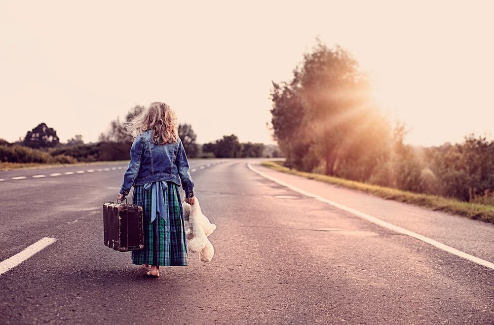 чемодана не было, была авоська.