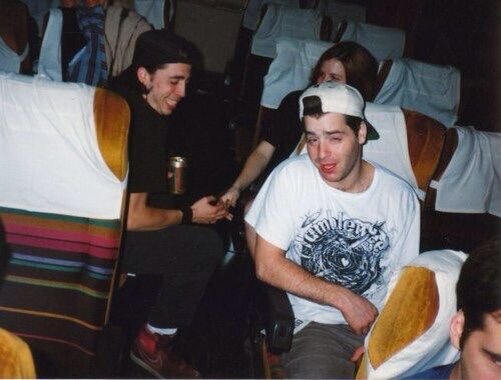 Дэйв Грол в гастрольном автобусе. Источник фото: google.com