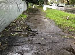 тротуар в дырах
