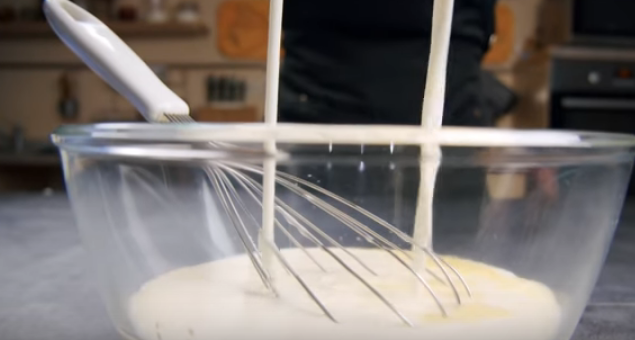 Просто смешайте молоко с кефиром! Эту Масленицу Вы запомните надолго!