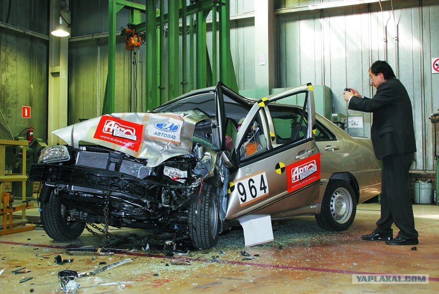 Он же после краш-теста "Авторевю". Хотите ездить на таком автомобиле? фото с сайта yaplakal.com