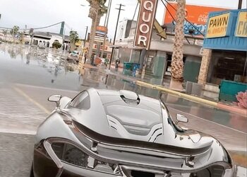 В популярной игре Grand Theft Auto 5 от Rockstar Games показали новейшую графику уровня GTA 6, которая заставила игроков с предвкушением ждать показала настоящей картинки в Grand Theft Auto 6.

Энтузиасты регулярно работают над улучшением качества графики в популярных играх на ПК, в особенности, над GTA 5, сообщает Gamebomb.ru. В новом видео решили собрать самые впечатляющие графические модификации для ПК-версии игры, чтобы показать, как может выглядеть реальная игровая графика в будущей GTA 6. На YouTube-канале Digital Dreams наглядно показали графику нового уровня в GTA 5, приблизив ее к фотореалистичной благодаря подборке различных модов, включая поддержку Raytracing. Новые успехи моддеров не оставили равнодушными поклонников культового проекта.