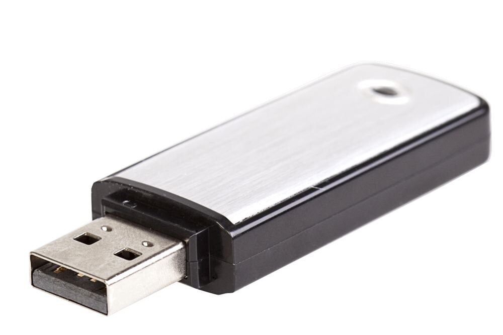 Обычный флеш накопитель.