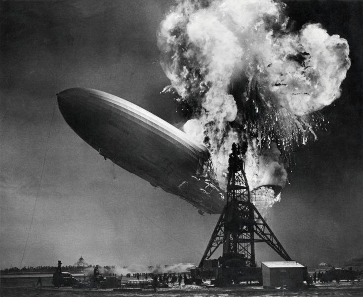 Горящий Hindenburg. Нью-Джерси, 1937. Фотоснимок, использованный для оформления обложки альбома Led Zeppelin