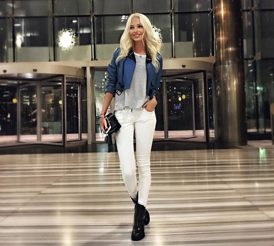 Если вам одиноко и не с кем провести время, наш сайт знакомств подберет вам пару рядом с вами, которые согласны на кратковременные встречи для секса или долгосрочные отношения. Тысячи одиноких людей разного возраста, пола, национальностей ждут вас. Ссылка на сайт знакомств в конце рассказа