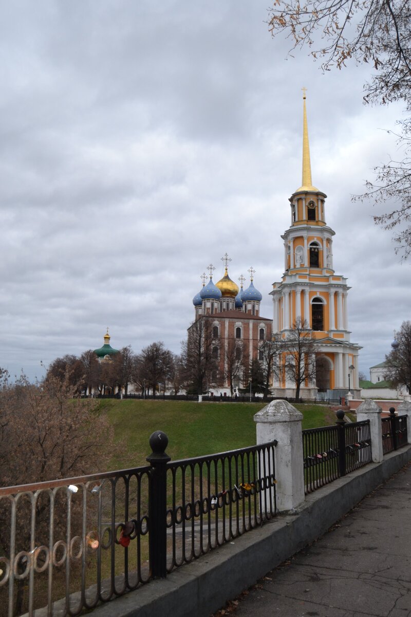 Вид на строения кремля!