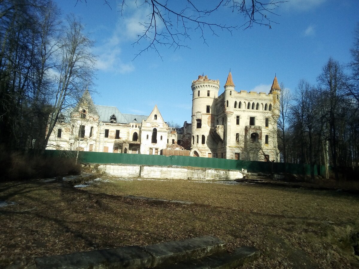 Замок полковника. Руины заброшенного замка Всеволожск. Заброшенный замок Звенигород. Волхов замок заброшенный. Заброшенный замок Хрящевское шоссе.