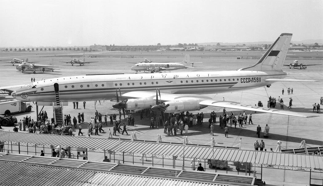 Первые самолеты советского союза. Ту-114 пассажирский самолёт. Ту-114 самолёт пассажирские самолёты СССР. Ту 114 Japan Airlines. Пассажирский самолет ту 114, Туполева.
