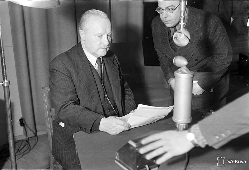 Фото: SA-IMAGE   Министр иностранных дел Финляндии Таннер, который выступил по радио с объявлением о заключении мира.