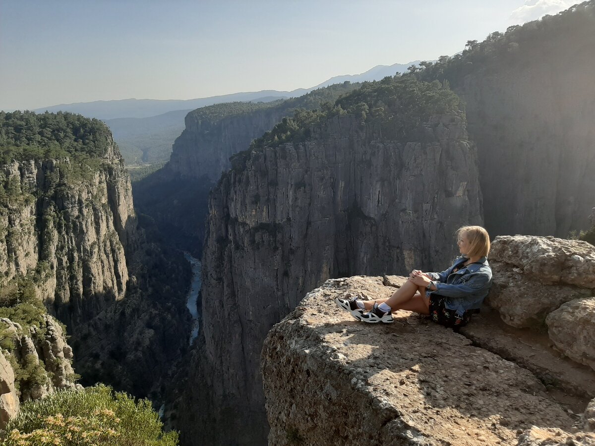 аргунское ущелье ушкалойские башни. остался в ущелье. каринское ущелье текели. каньон аньцзихай. королевская тропинка в ущелье эль чорро.