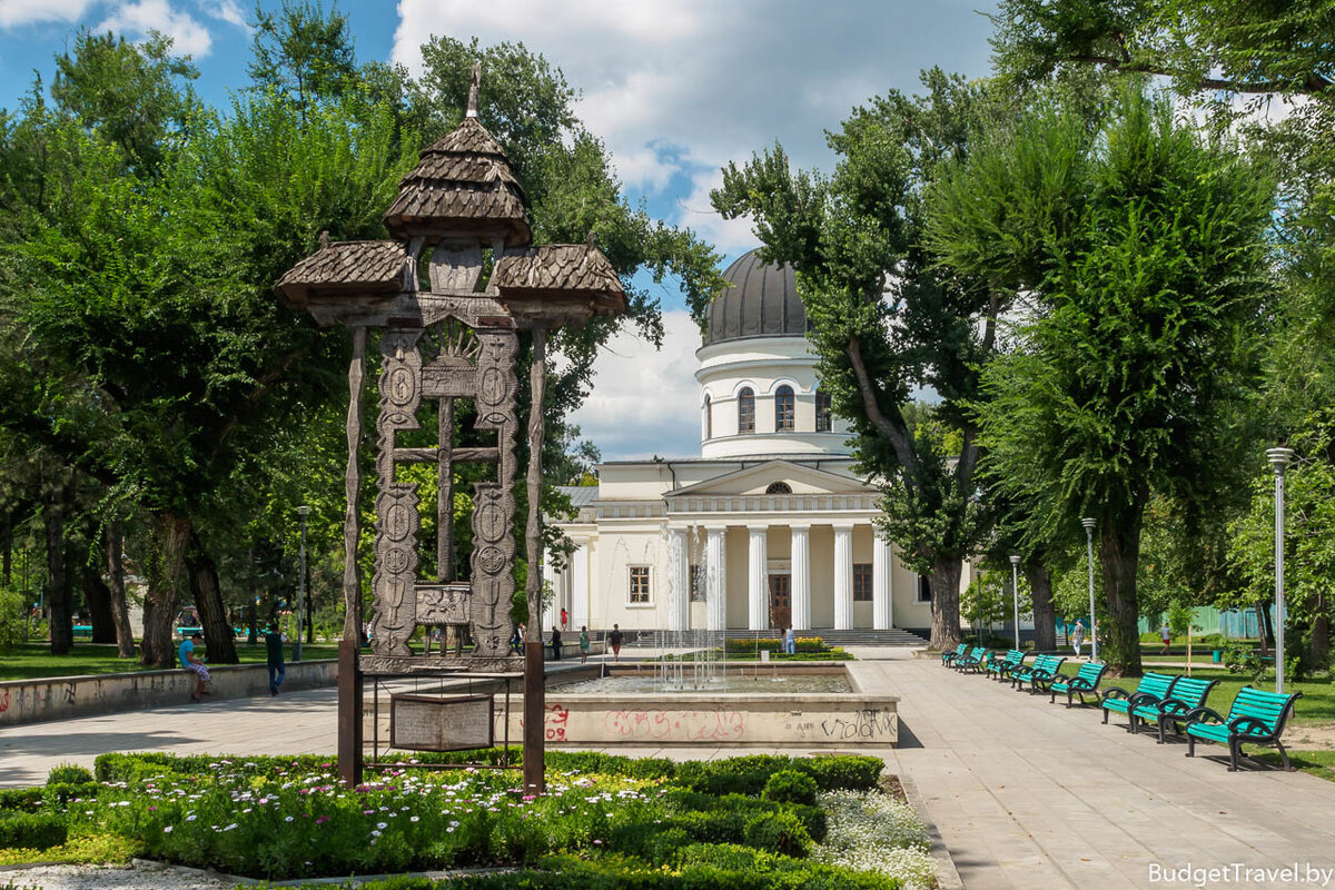 Собор Рождества Христова (Кишинёв). Молдавия Кишинев достопримечательности. Кишинёв площадь города. Кишинев исторический центр.