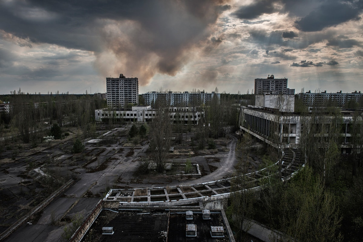 Чзо какого года. Зона отчуждения город Припять. Припять зона отчуждения 2021. Припять город призрак. Чернобыльская АЭС И город Припять.