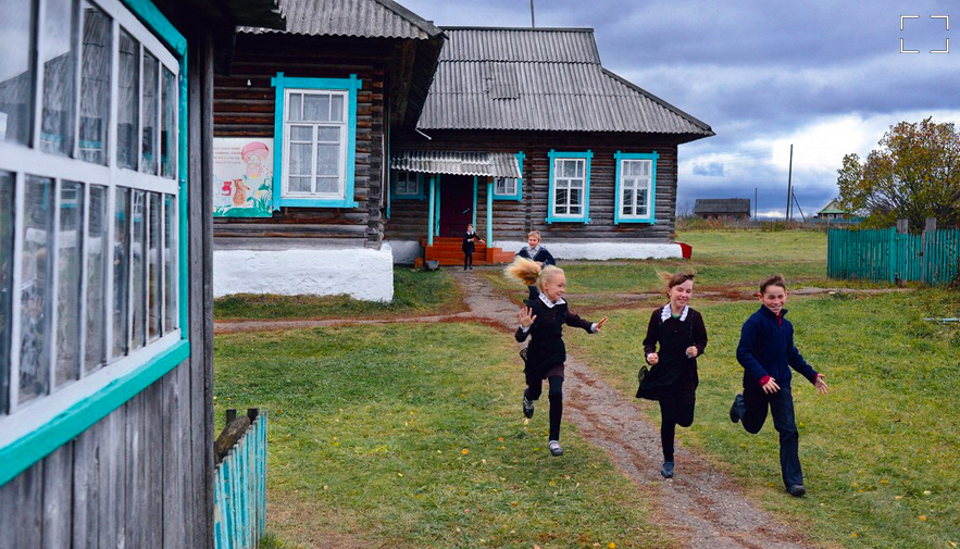 В любое время года дети бегают из главного здания в столовую: не пробежишься – не поешь.