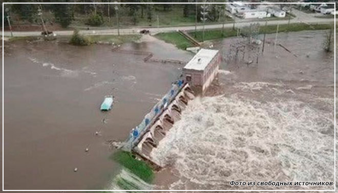 В американском штате Мичиган произошло разрушение нескольких плотин. Это может привести к затоплению близлежащих химических предприятий и экологической катастрофе в регионе.