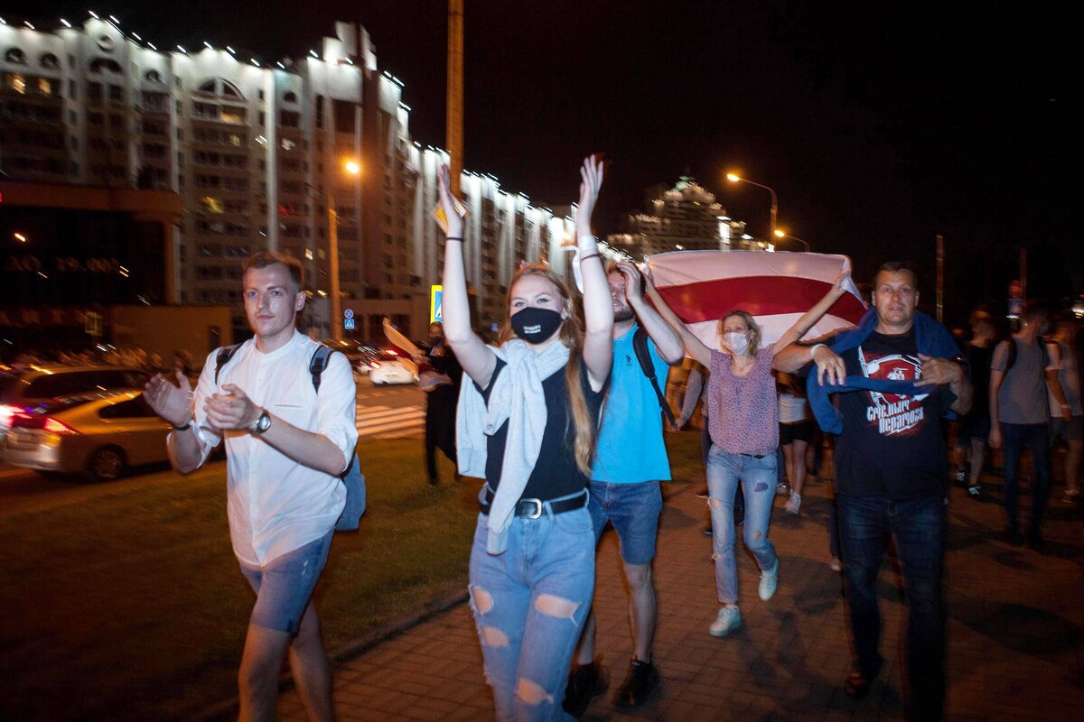 Сторонники оппозиции на улицах Минска в воскресенье. Фото: Andrei Ljankevitš 