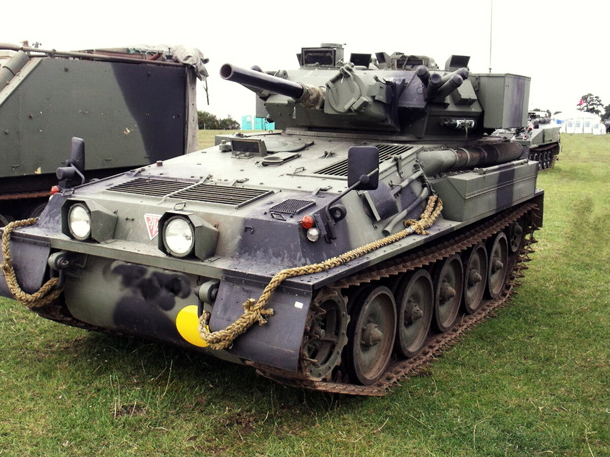 FV101 «Скорпион» - британский лёгкий разведывательный танк.
