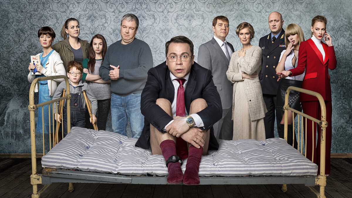 Комедийный сериал с Деревянко и Робаком в главных ролях. Несмотря на то, что лично мне, Деревянко не по вкусу, в данном творении он вписывается на все сто процентов. Роман Мадянов, в роли губернатора, как обычно – на высоте.
История о рядовом мэре-взяточнике, которого кинуло его ближайшее окружение, и он вынужден прозябать в коммуналке, в которой когда-то родился и вырос. Сериал наполнен неплохими шутками, юмором и драмой.
