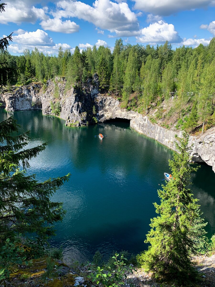 Горный парк Рускеала. Вид на затопленный карьер 