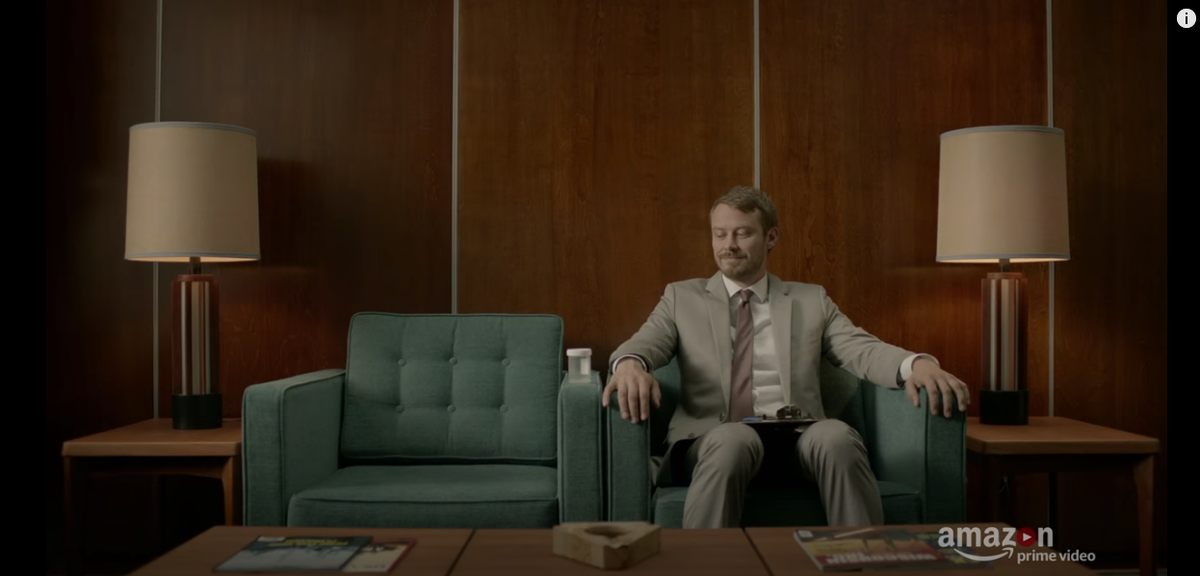 Кадр из сериала "Патриот" (Amazon Prime Video)