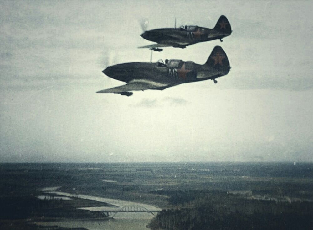 Советские истребители МиГ-3 в полете. Источник: aviadejavu.ru. Фотография использована в качестве иллюстрации.