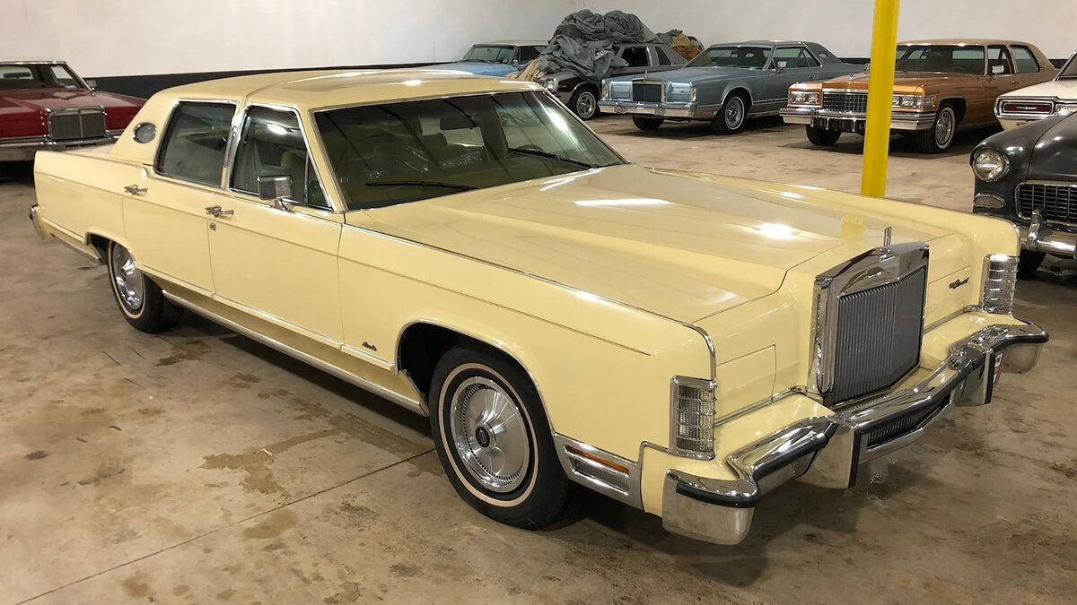 Lincoln Continental Town car 1977