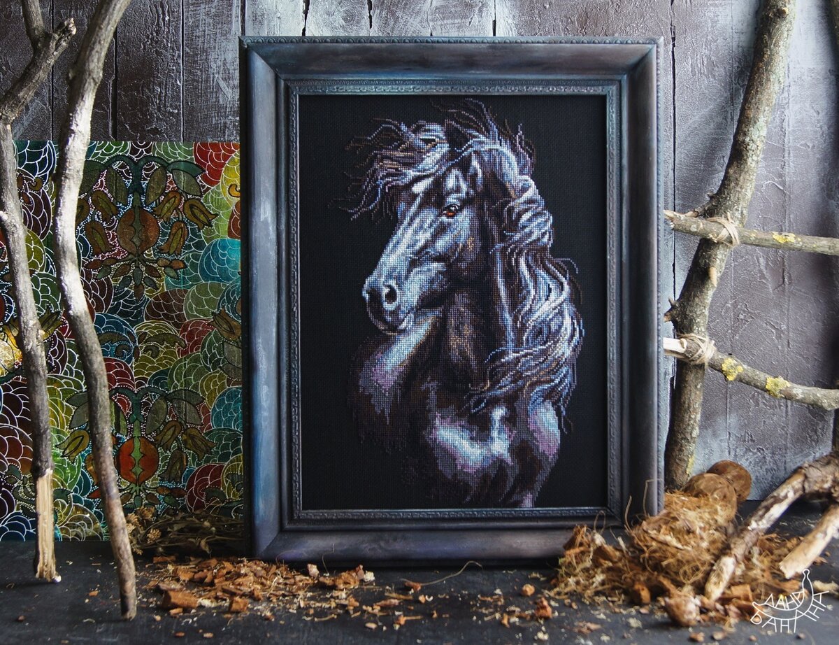 Вышитая коняга и  всяческое невразумительное вокруг, имитирующее природу