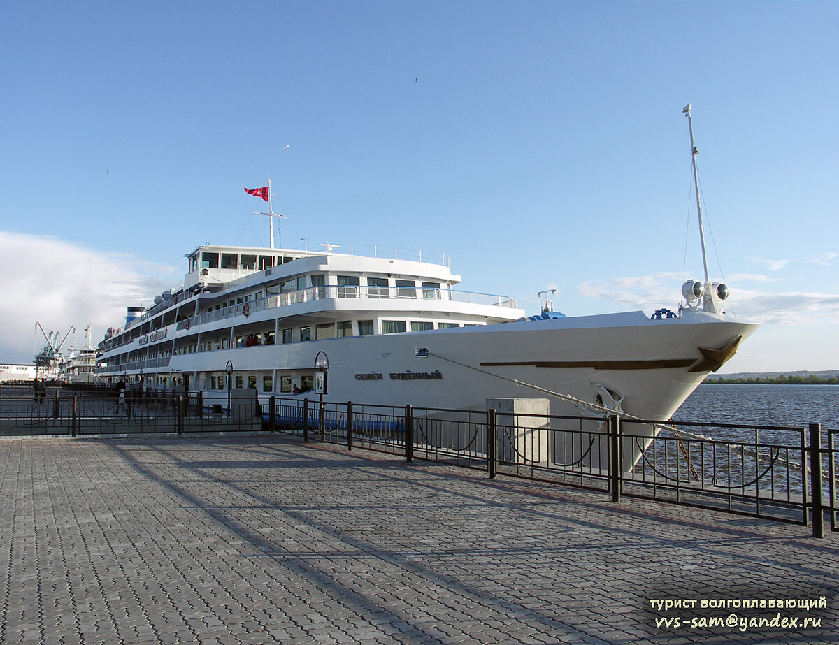 Первый круиз состоялся на четырёхпалубном «Семёне Будённом» по маршруту Самара – Нижний Новгород – Самара. Фото 11.06.2007.