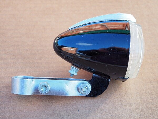 Гарнитур в составе фары ФГ-302 и генератора Г-412  производства 1969 года - из коллекции Веломузея Андрея Мятиева.