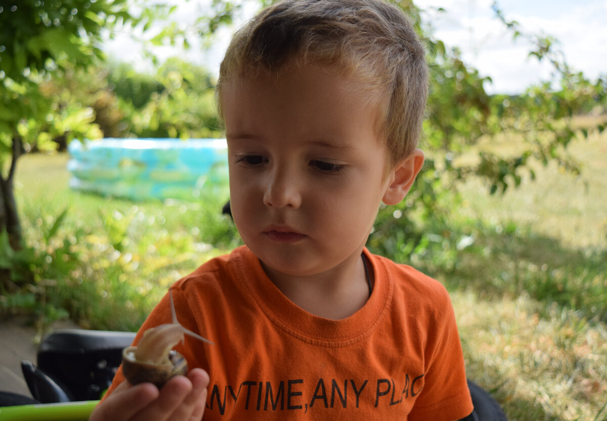 Стандартные игрушки у нас давно уже были не в почёте. К тому же я всячески поощряла любое проявление любопытства. 