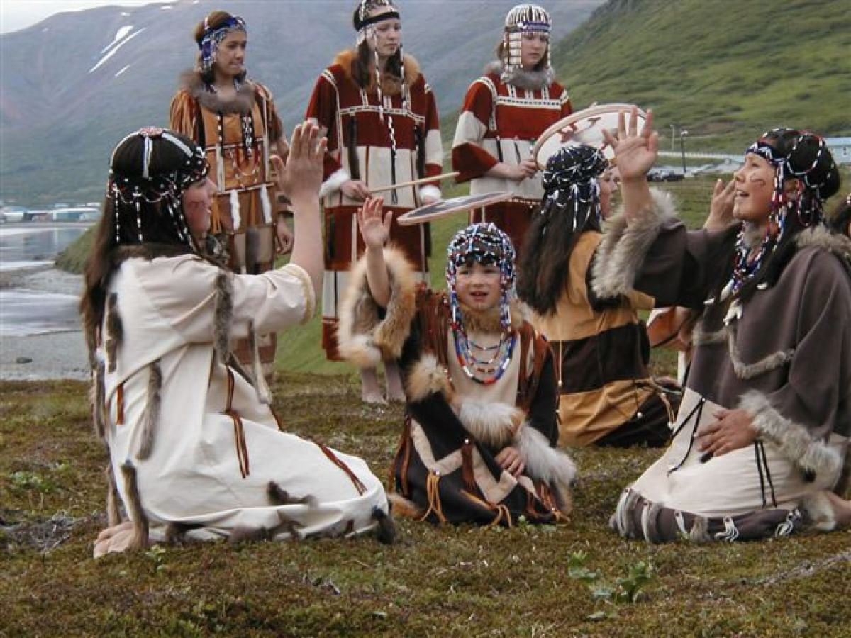 Абориген аляски. Жители Аляски алеуты. Коренные народы Камчатки алеуты. Алеуты Северной Америки. Эскимосы и алеуты.
