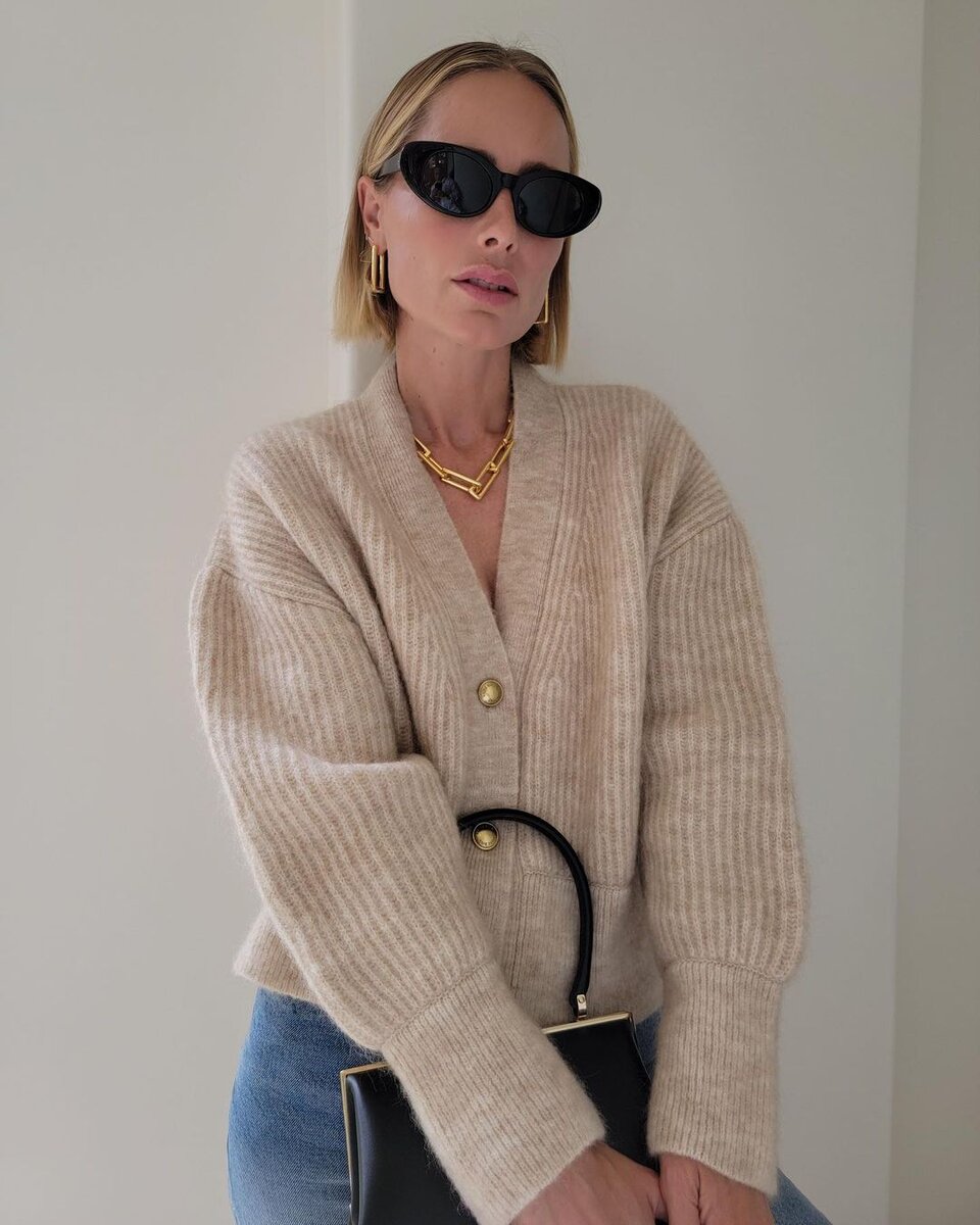 Анин Бинг,,  42 года. 