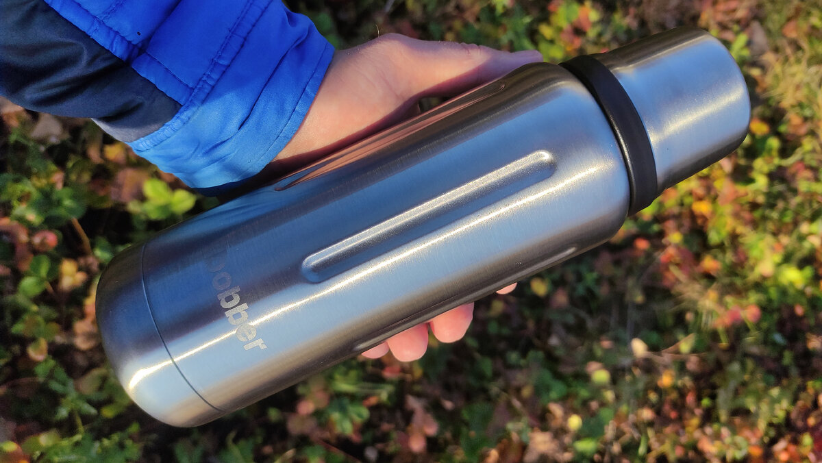 Термос в руке. Листайте дальше-> 