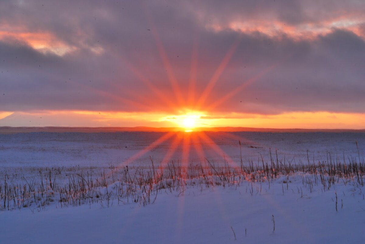 Длинная ночь декабрь. Зимнее солнцестояние. Зимний Солнцеворот. День зимнего солнцеворота. Зимнее солнцестояние фото.