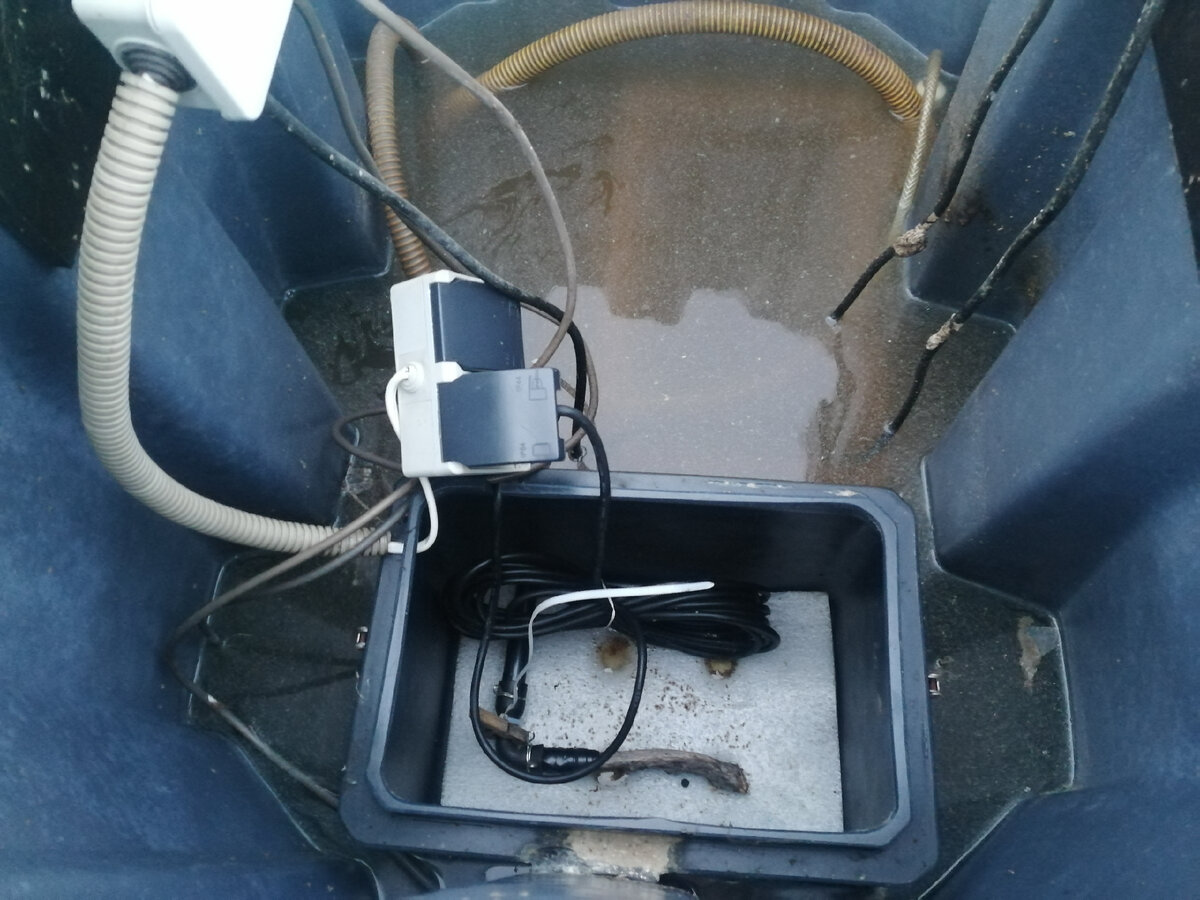 отсоединила компрессор, патрубок с палкой