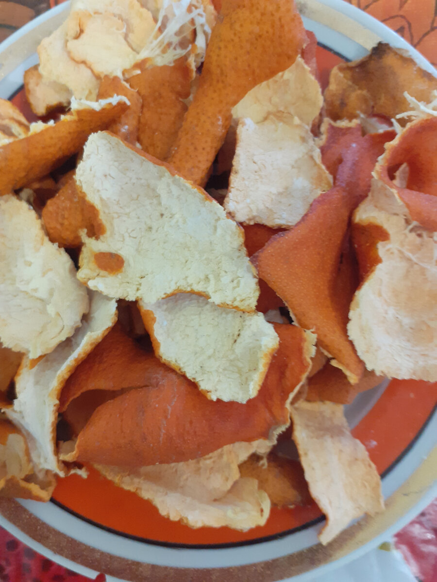 Мандариновые корки подсохли. Фото автора