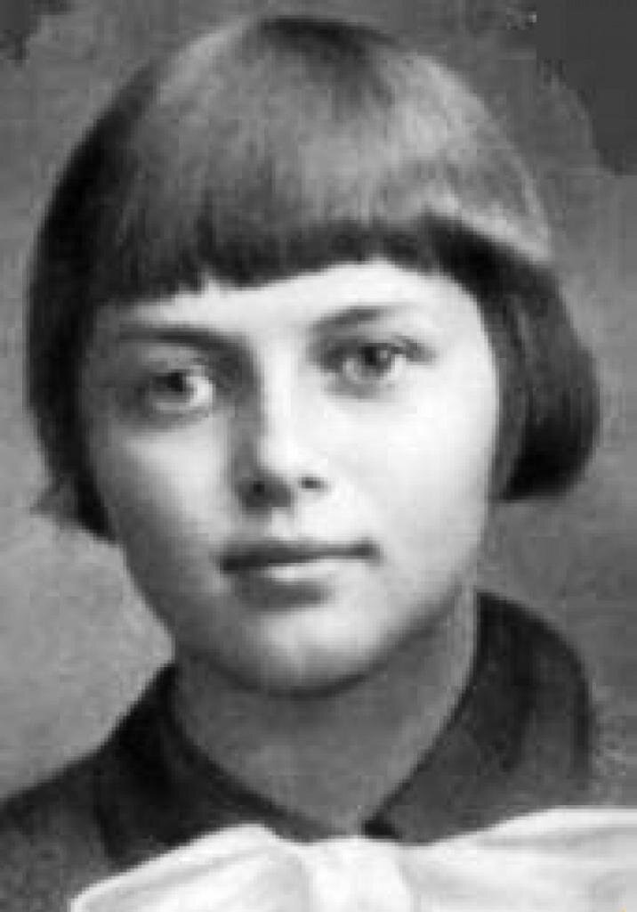 Зина Портнова до войны. Источник фото: https://fb.ru/post/celebrities/2019/3/8/66642