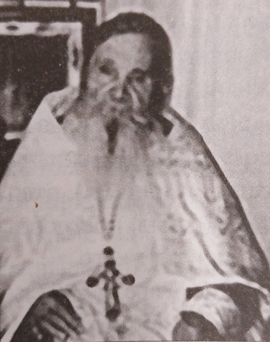 Митрофорный протоирей Владимир Аллин (1911-1998). Вся фактура из книги "ВЕликие старцы XX века". Художественное изложение,традиционно, мое.  Фото старца из книги. РОдился в селе Эштебенькино 8 июля. В день празднования иконы  Божией Матери.