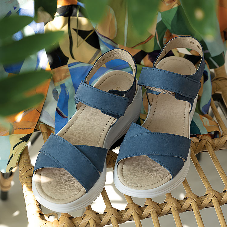 Женские босоножки на танкетке 5M7163 материал подклада / верха: натуральная кожа