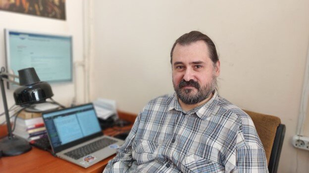 Крестьянинов Михаил Алексеевич, кандидат химических наук, научный сотрудник лаборатории ЯМР-спектроскопии и численных методов исследования жидких систем Института химии растворов им. Г.А. Крестова РАН, г. Иваново.